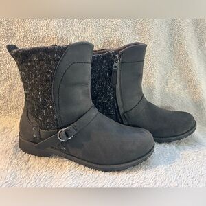 Black Leather Eddie Bauer Trace Ankle Boots, Size 7 (SH03)